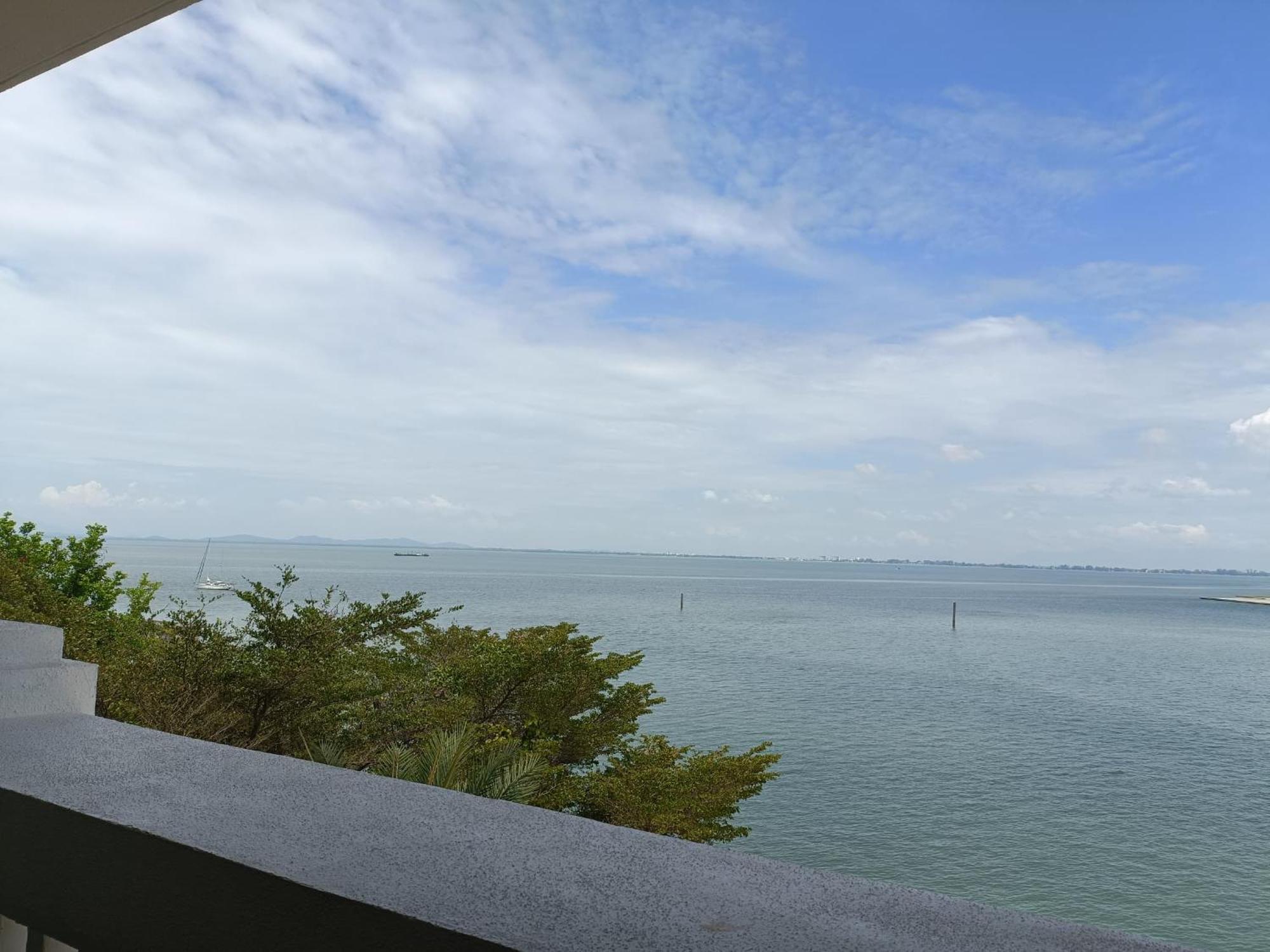 Straits Quay Marina Suites Penang By Aurorahomes Bagan Jermal Zewnętrze zdjęcie